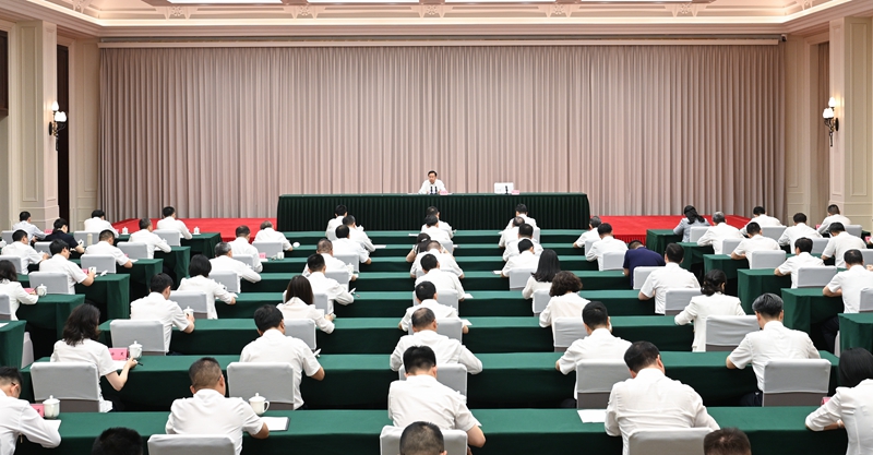 王曉暉向年輕干部講學(xué)習(xí)教育專題黨課時強調(diào)?
在學(xué)習(xí)教育中練好內(nèi)功提升修養(yǎng)增強本領(lǐng)?
以更加奮發(fā)有為的精神狀態(tài)干事創(chuàng)業(yè)造福群眾「相關(guān)圖片」
