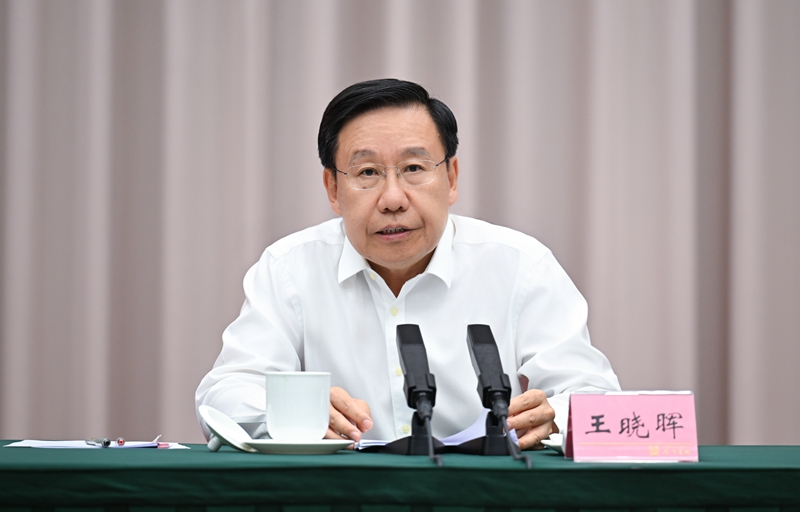 王曉暉向年輕干部講學(xué)習(xí)教育專題黨課時強調(diào)?
在學(xué)習(xí)教育中練好內(nèi)功提升修養(yǎng)增強本領(lǐng)?
以更加奮發(fā)有為的精神狀態(tài)干事創(chuàng)業(yè)造福群眾「相關(guān)圖片」