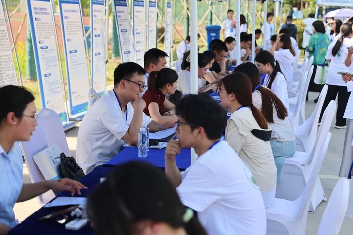 保持战略定力 集中精力办好自己的事
——各地区各部门奋力打好“十四五”规划收官战「相关图片」
