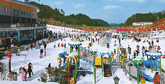 依托冰雪“冷”资源 掀起冬季旅游“热”