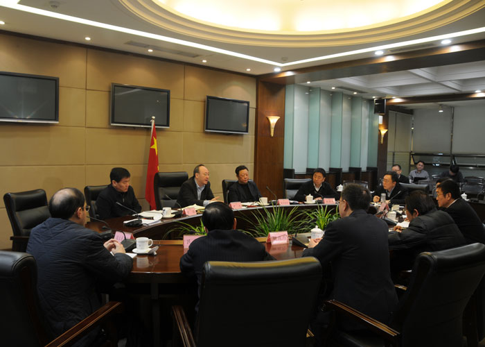 曲木史哈出席全省脱贫攻坚工作专题会议