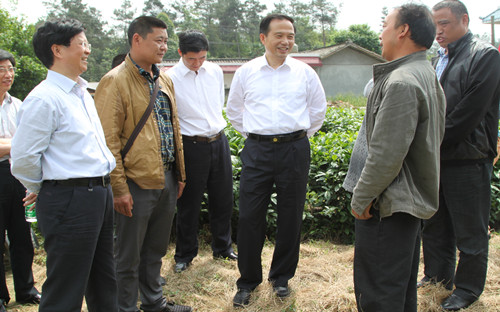 活动,省委党的群众路线教育实践活动第十六督导组组长伍丕光陪同督导