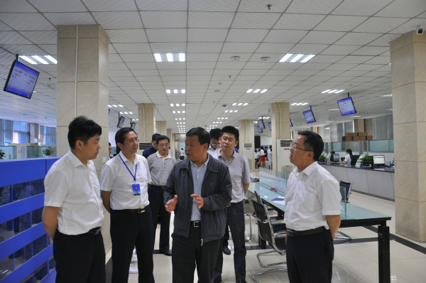 刘龙章同志调研乐山市政务服务工作