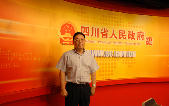 窦维平参观省政府网站